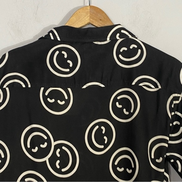 SVRN CODE Smiles Short Sleeve Button Shirt Black - Picture 5 of 7